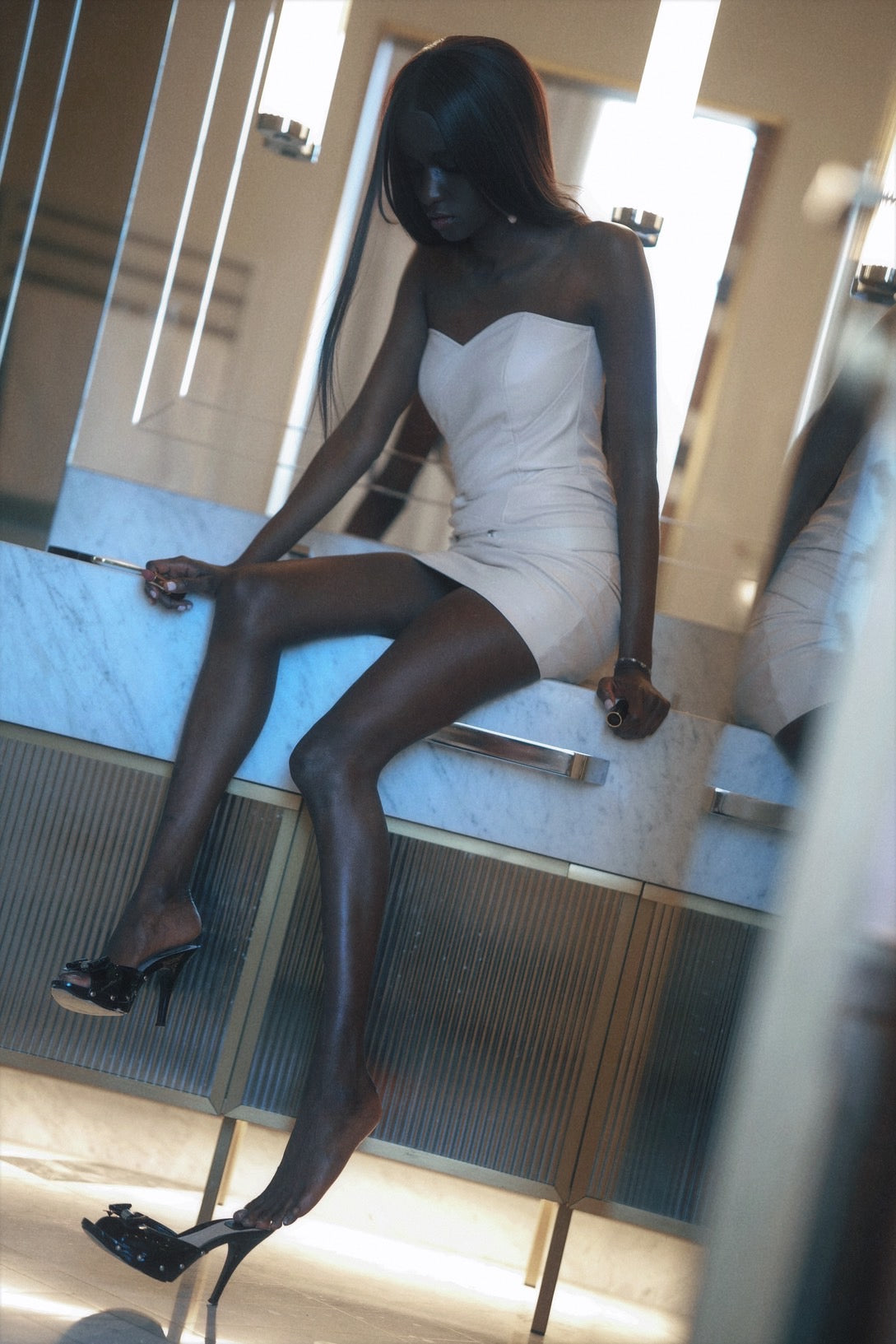 Close Line Mini White