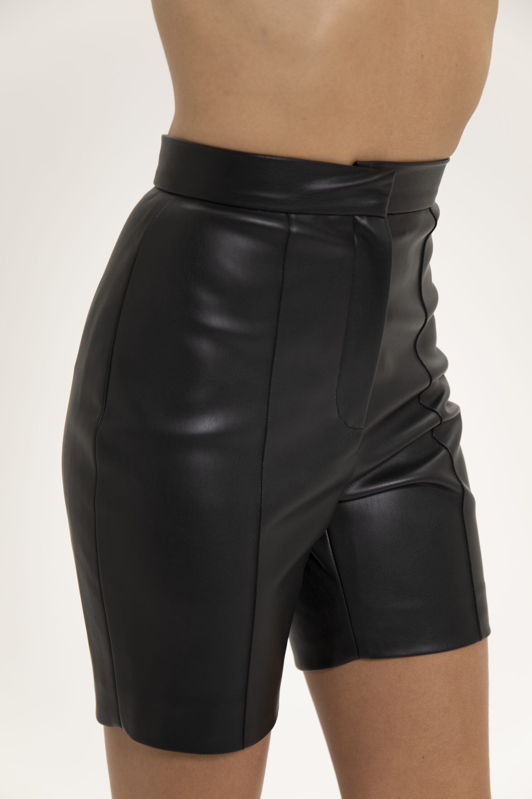 Ivory Tailored Shorts Black